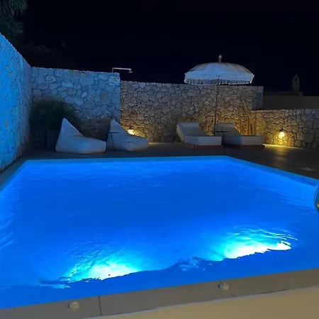 Milos Complex Tatil Evi