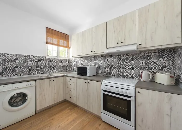 Milos Complex * Pefki